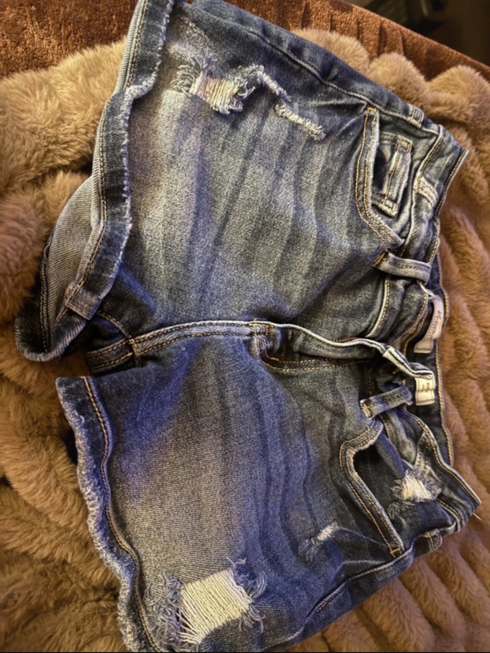 Buckle KanCan Distressed Denim Shorts in Blue Wash size 28